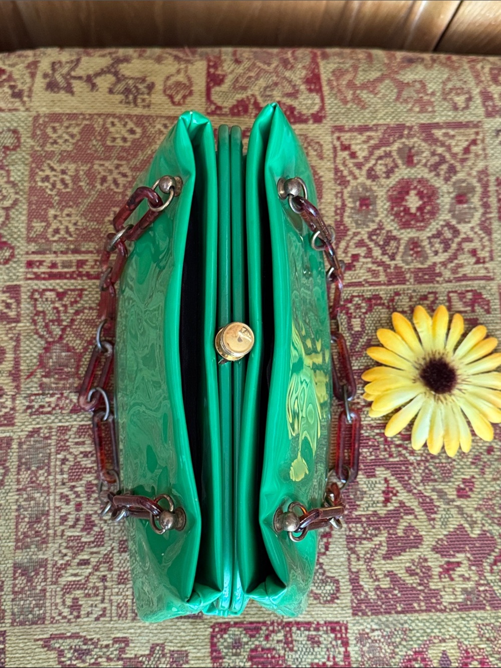 👛 RARE + Vintage; Kelly Green 50’s/60’s Vinyl Purse w/Coca Cola Colored Handles! - Picture 4 of 14